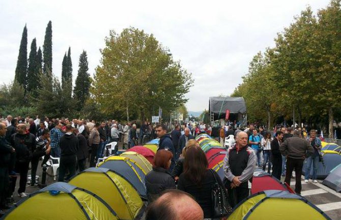 Istekao rok, šatori i bina ostali