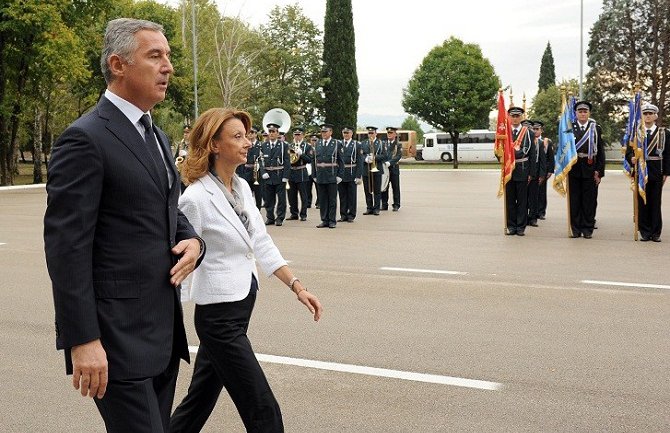Đukanović: Vlada zemlju vodi u savez u kom će biti manje rizika