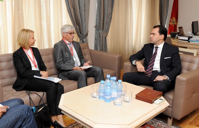 Evropska unija će nastaviti da podržava reforme