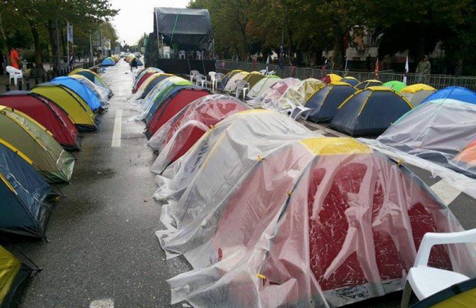 LP poziva da se odblokira saobraćajnica