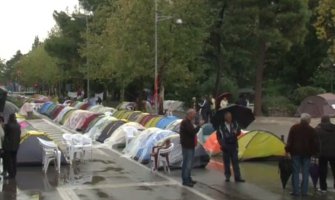 Komunalna inspekcija spriječena da ukloni šatore od strane organizatora