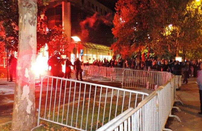 Sve strane da pokažu uzdržanost i da poštuju zakon