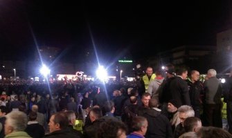 Nadležni da ispitaju ko finansira proteste DF-a