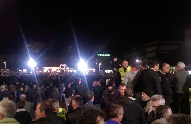 Nadležni da ispitaju ko finansira proteste DF-a