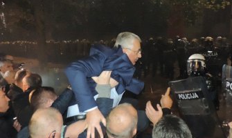 Administrativni odbor u pripravnosti u slučaju da nadležni  organi zatraže skidanje  imuniteta