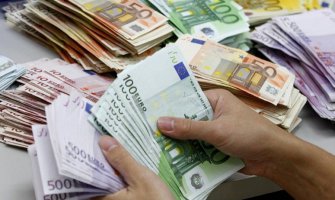 Beskućnik s pariskog aerodroma odnio 300 000 eura 