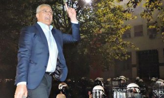 Da li je vlast  hapšenjem spasila Vojvodu?