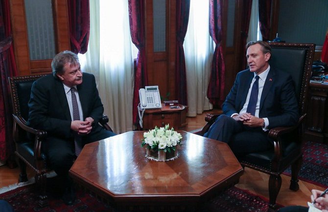 Važno je da imamo partnere koji nas razumiju i podržavaju