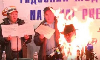 Predstavnik mongolskog sindikata rudara se polio benzinom i zapalio (Video)