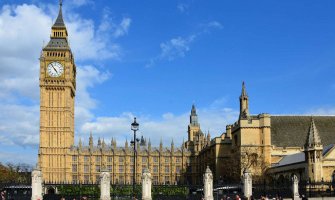 Evakuisana metro stanica u Londonu, nepoznata osoba prijetila makazama