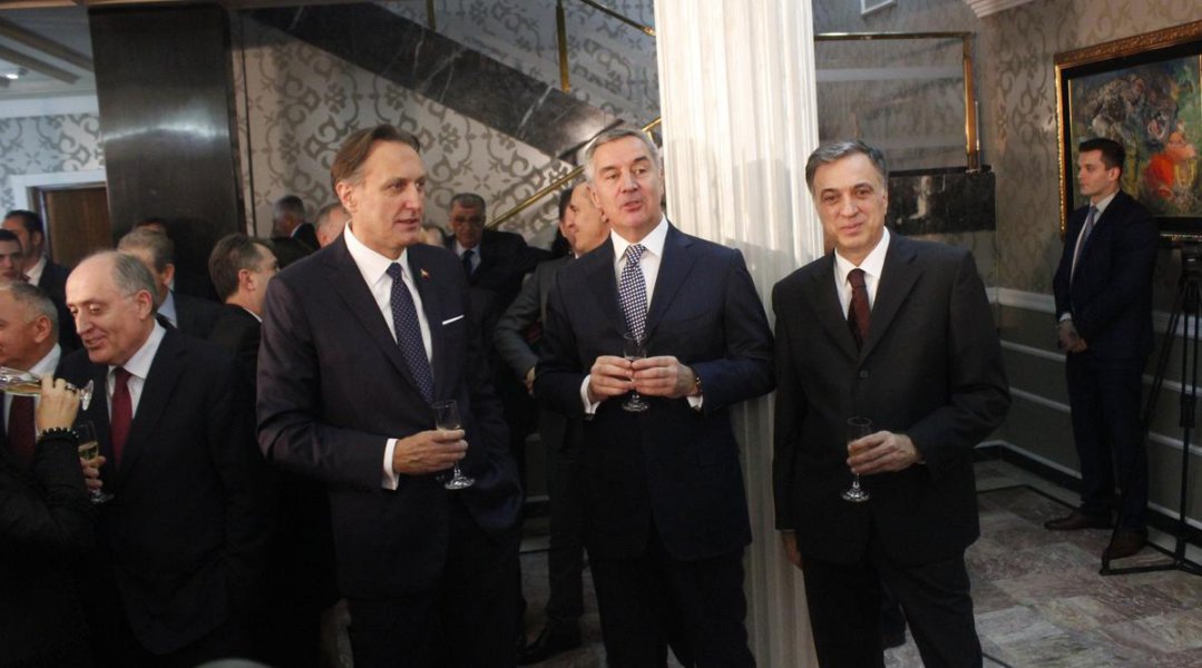 aapicture201512026953055web