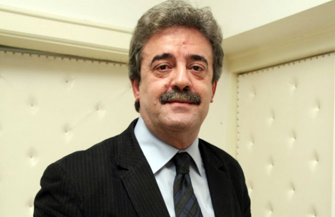 Momir Bulatović na anti-NATO protestu u Podgorici 