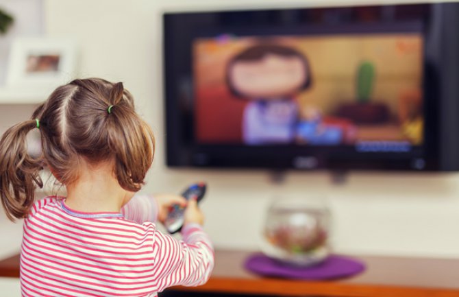 Upozorenje roditeljima: Ne dozvoljavajte djeci višesatno gledanje crtanih filmova!
