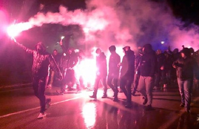 Nakon sukoba Grobara i Vojvoda privedeno 37 lica, 2 policajca povrijeđena