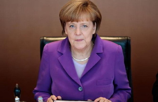 Merkel: Nošenje burki prepreka za integraciju