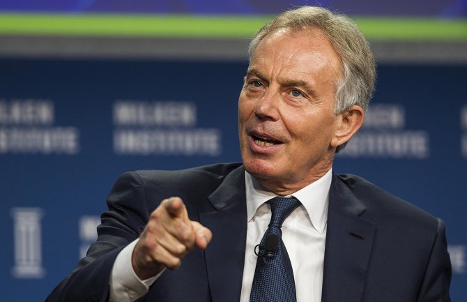 Više od 400.000 Britanaca potpisalo peticiju da se Bleru oduzme titula viteza