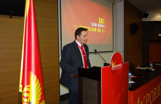 Demokrate: Preumorna tivatska vlast zrela za odmor