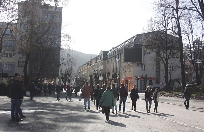 46,9% građana podržava ulazak CG u NATO, 61% članstvo u EU