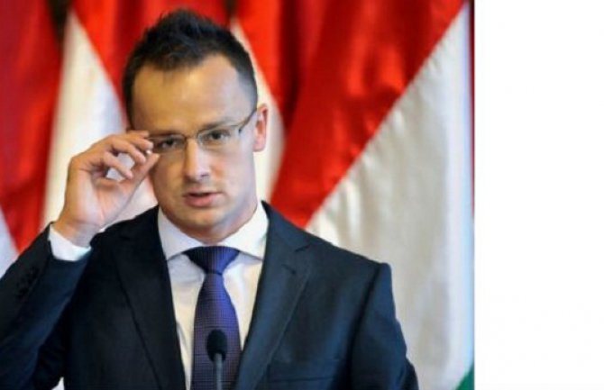 Sijarto: Mađarska neće da obučava ukrajinske vojnike i plaća instruktore