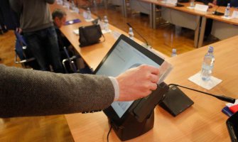 Svrha uređaja da tačno očitava lične podatake ne da otkriva falsifikate