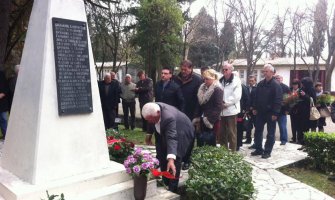 Delegacije SNP-a položile vijence na spomenike žrtvama NATO agresije 