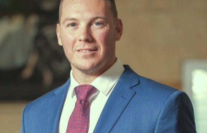 Adžić:  Dok vi usklađujete zarade Cetinjani gladuju