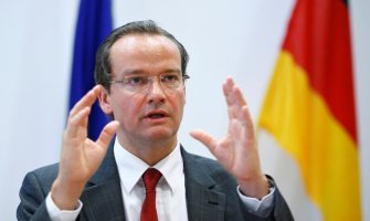 Hrvatska da popusti u zahtjevima koje postavlja Srbiji