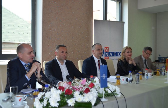 Crna Gora članica NATO najkasnije do maja 2017. godine