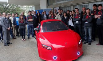 Podgorica: Predstavljen trkački električni automobil(FOTO)