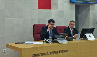 Glasovima odborničke većine Radman ostao u predsjedničkoj fotelji