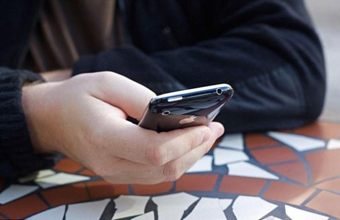 Od 2017. svaki mobilni telefon mora da ima SOS taster