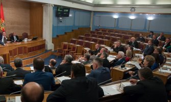 Moguće da ostanu bez poslaničke plate oni koji bojkotuju Parlament