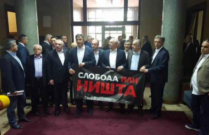 Demokratski front prvi predaje izbornu listu