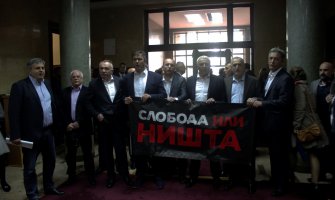 Incident u Skupštini: Poslanici DF-a se sukobili sa obezbjeđenjem (VIDEO)