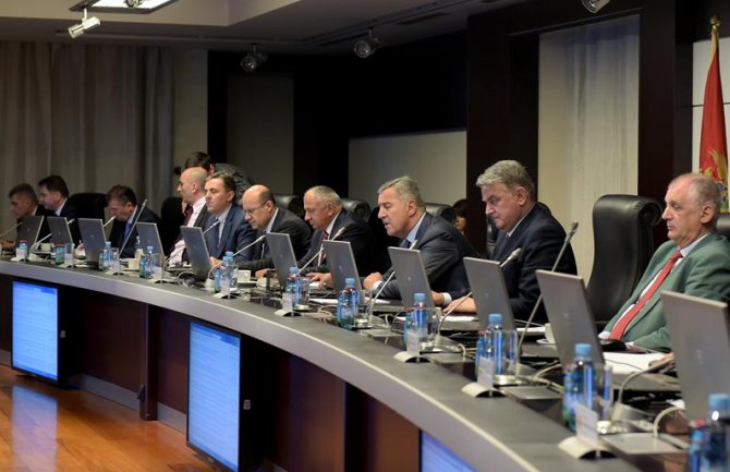 Rusi od sada bez vize u Crnu Goru