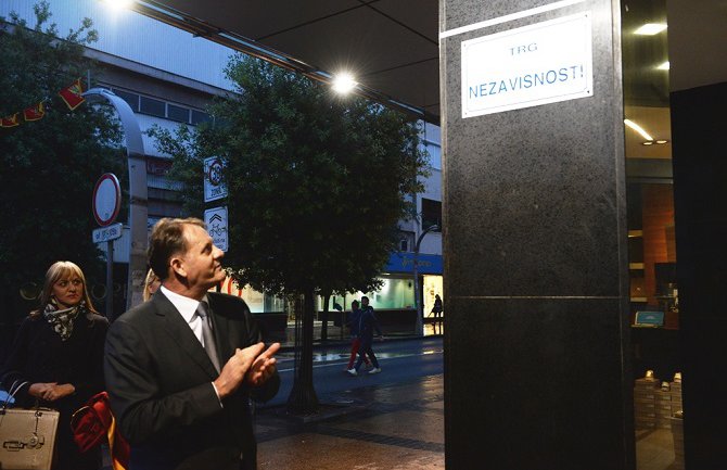 Na Trgu nezavisnosti da se bezbrižno igraju i druže sva djeca, i to vječno