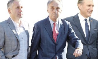 Dogovor unutar trojke: Funkcije po dubini na tri dijela