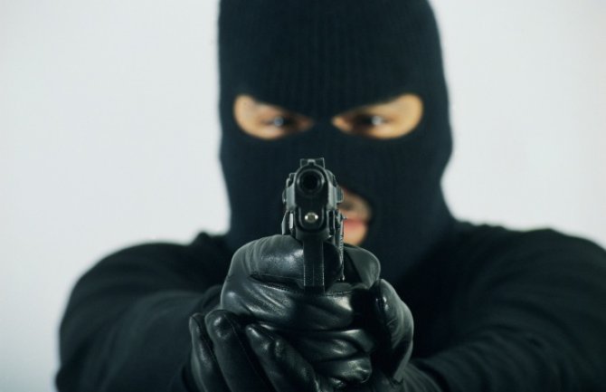 Budva: Prijavila policiji naoružanog pljačkaša, policija otkrila da je to bio njen suprug