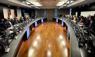 Samo političara imamo sve više