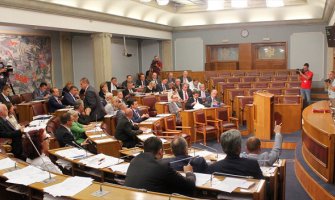 Radunović ima dva stana i kuću, Danilović ni stan