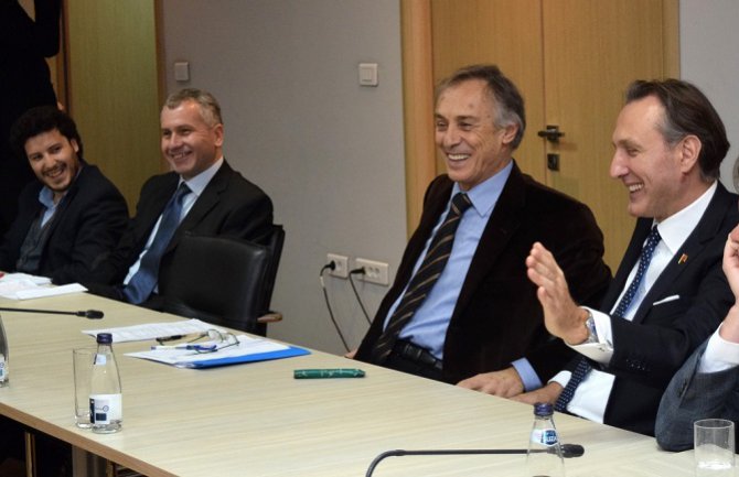 SDP, Demos i URA nude lokalnim funkcionerima DF-a funkcije 