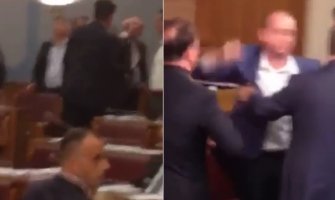 DF najavljuje prijave protiv poslanika DPS-a i Mustafića