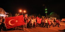 Turska: Građani ne napuštaju trgove i ne prekidaju podršku u borbi protiv pučista (FOTO)