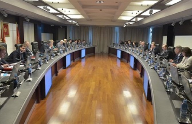Đukanović nezadovoljan nekim ministarstvima, radiće i u avgustu