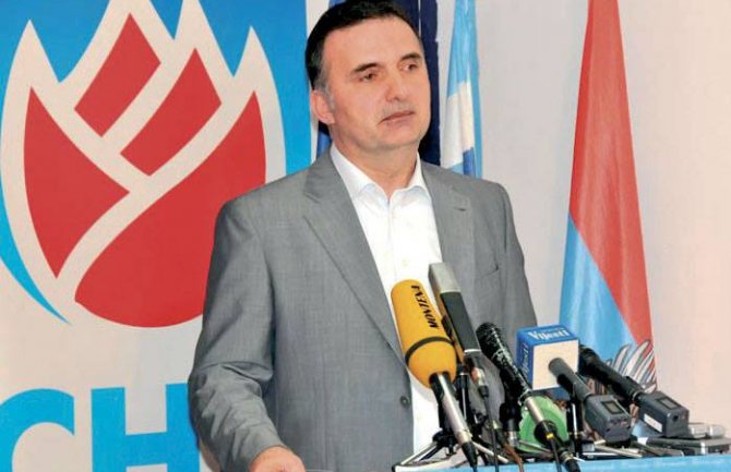 Rezoluciju o održavanju referenduma o članstvu CG u NATO uvrstiti u dnevni red