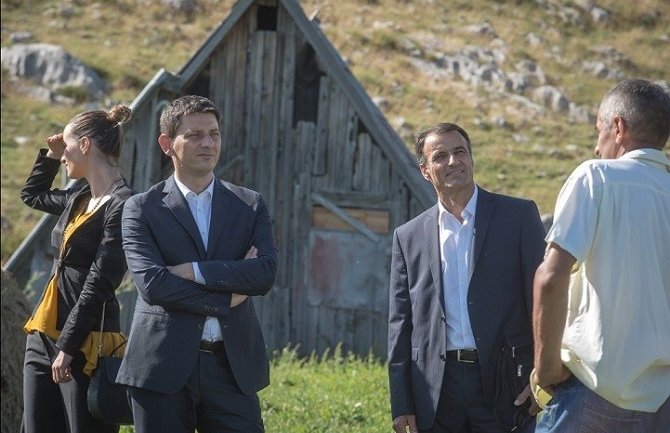 Divim se hrabrim farmerima koji obavljaju težak posao bez sredstava