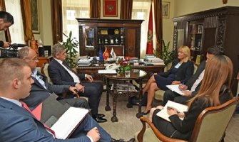 Neoliberalni koncept nije održiv jer stvara raslojavanja