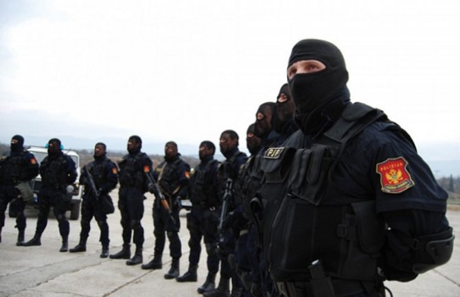 Pokrenut disciplinski postupak protiv dva policajca