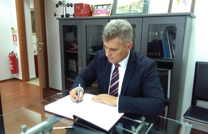 Predsjednik SDCG se upisao u knjigu žalosti povodom zemljotresa u Italiji