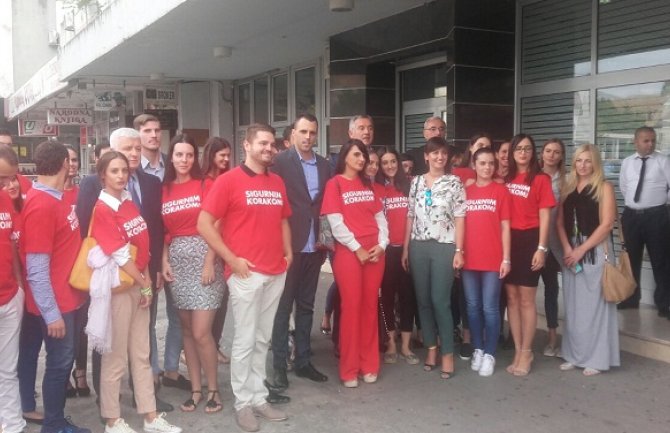 Čelnici DPS-a predali  listu za oktobarske izbore